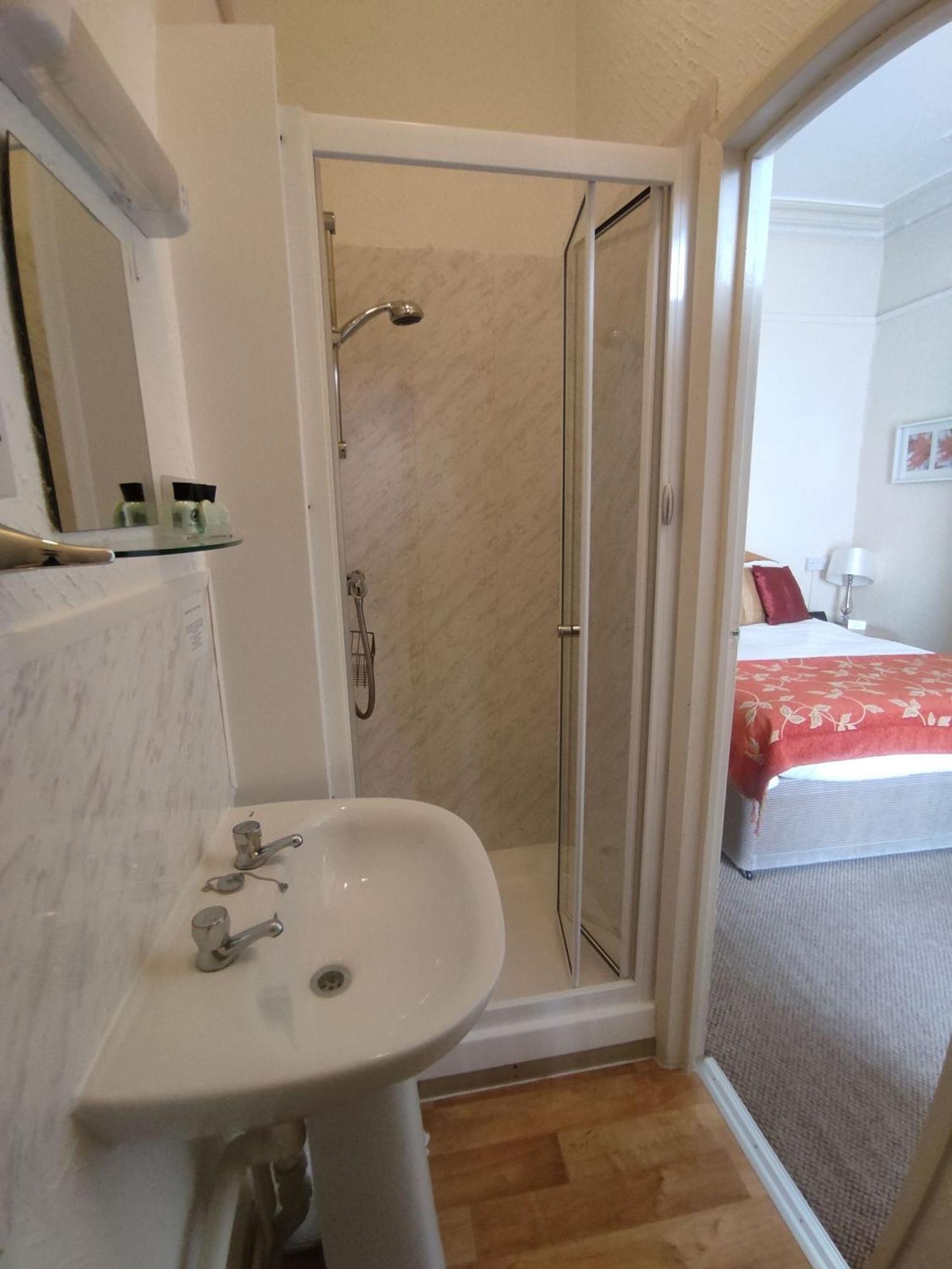 Cleve Court Hotel Paignton Room photo