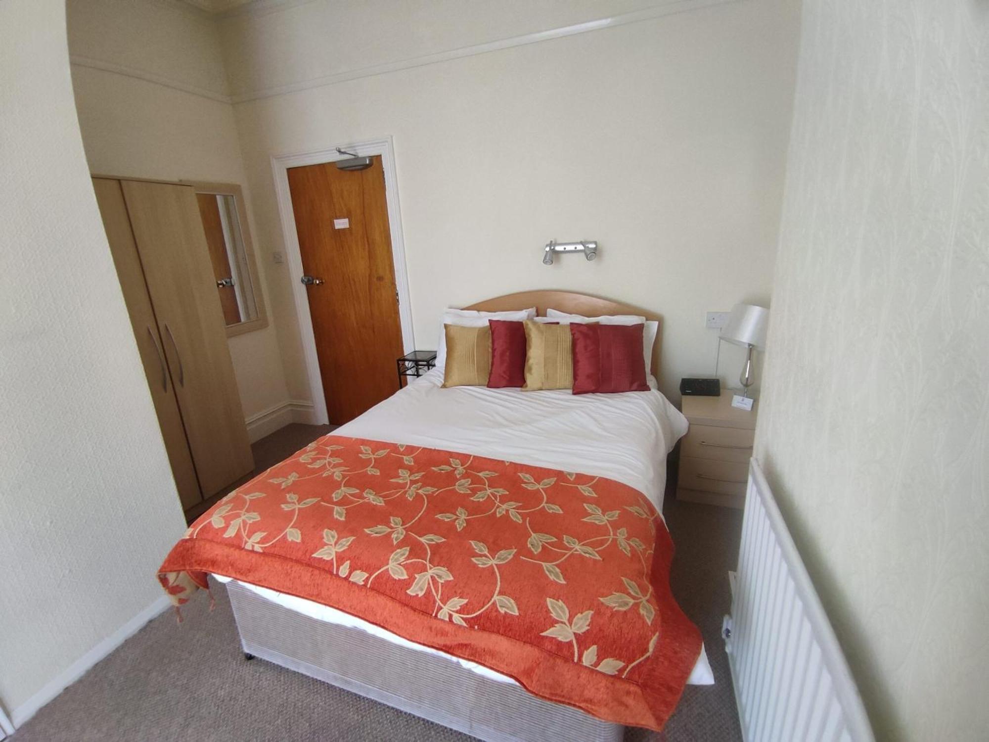 Cleve Court Hotel Paignton Room photo