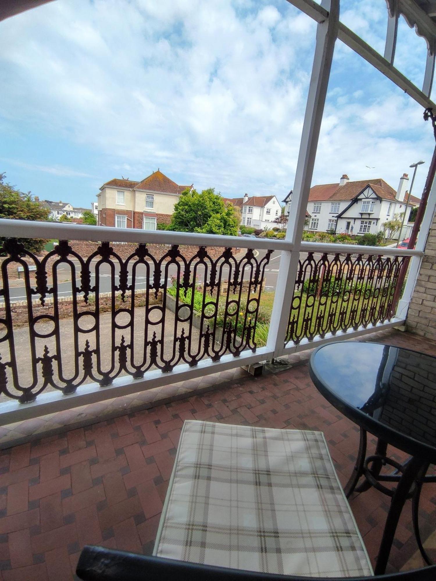 Cleve Court Hotel Paignton Room photo